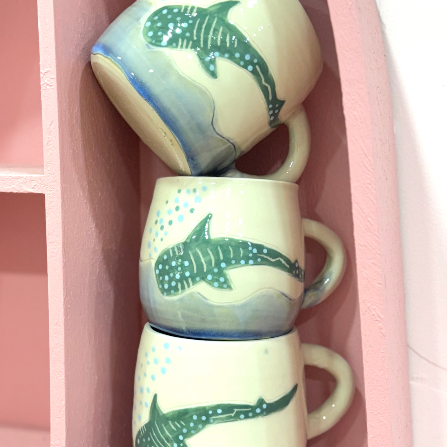 Diving Whale shark round mug