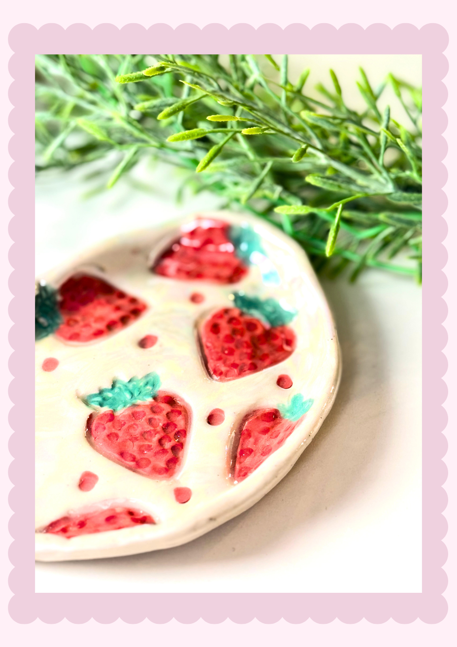 Berry Delight Collection_Organic oval dish