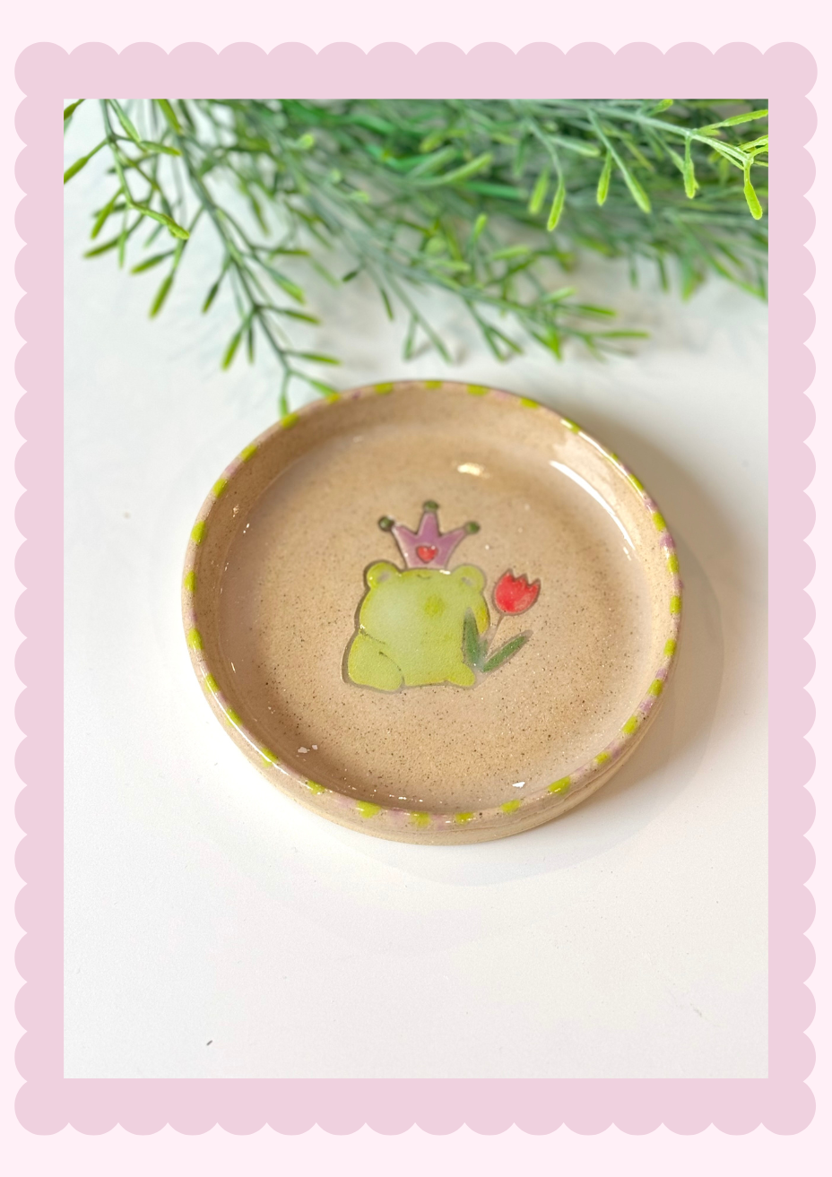 Queen frog Dish