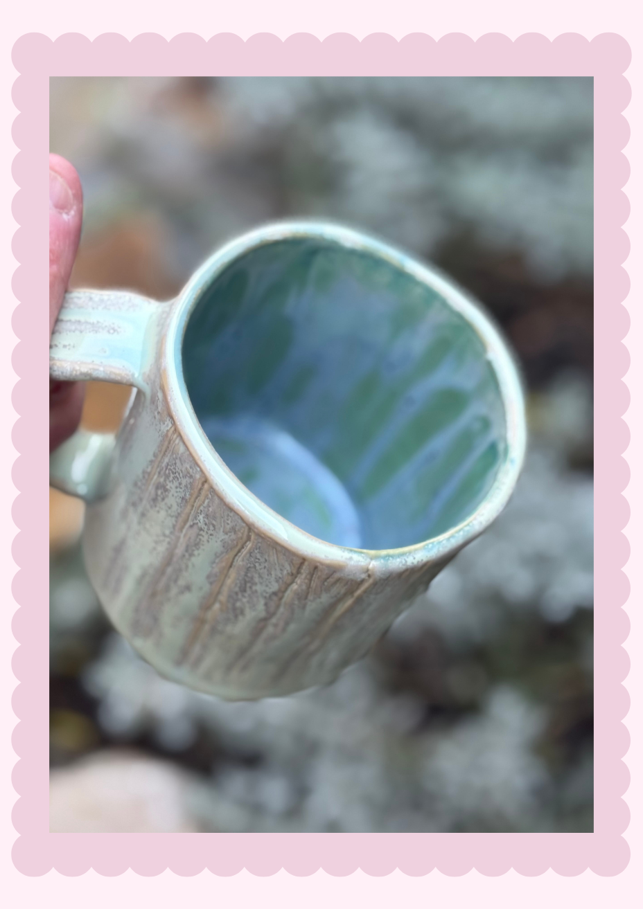 Mint tree stump mug